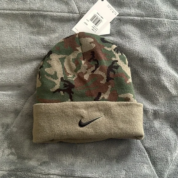 Never worn Michigan state camo beanie - Picture 2 of 2